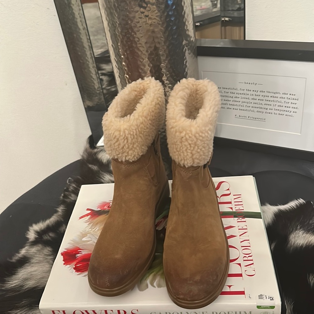 UGG Women's Chestnut Harrison Cuff Suede Boots sz 9.5 Waterproof